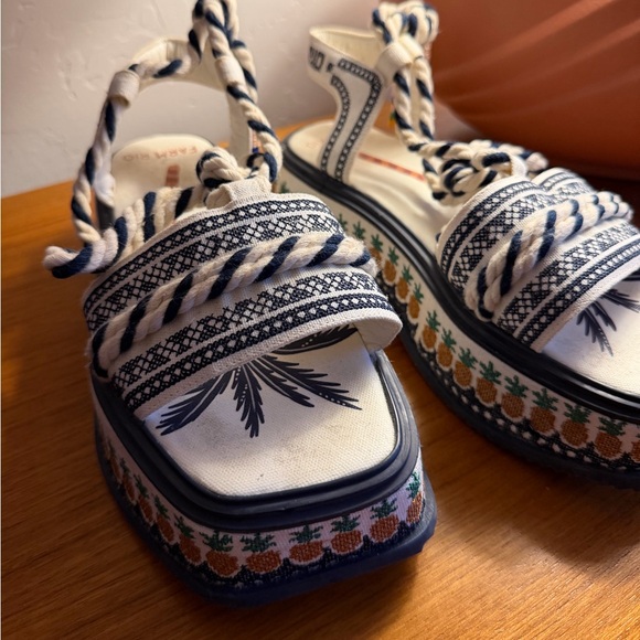 Farm Rio Navy and White Pineapple Platform Festival Vacation Sandals Size 8 - Picture 3 of 12
